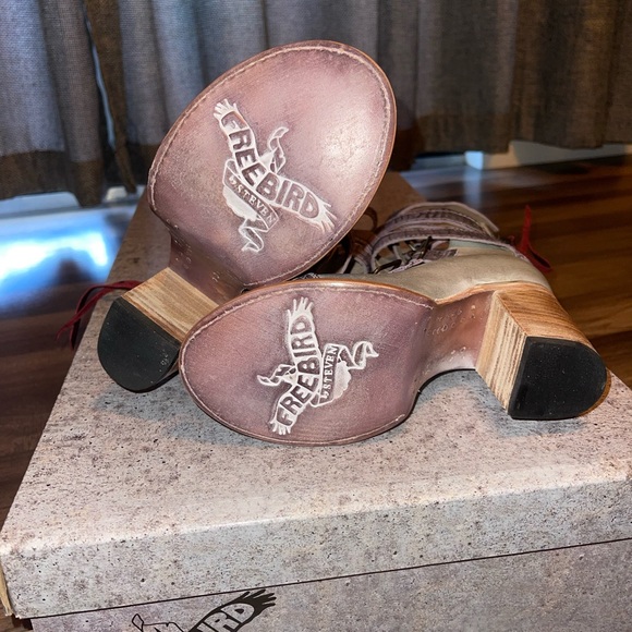 SWAP W CASEY Freebird by Steven Bond Ice w/purple snake straps sz6 - Picture 3 of 3